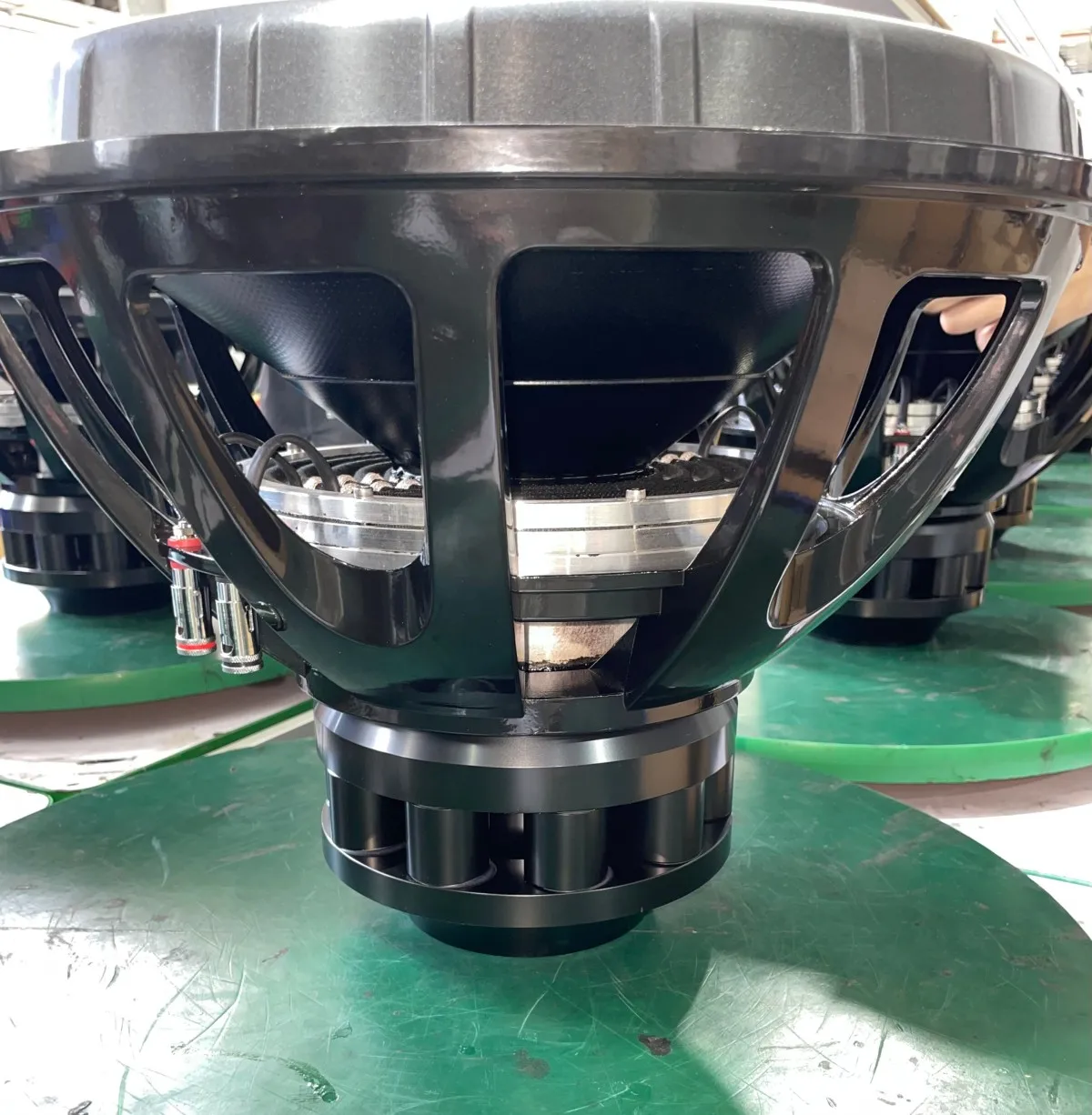 18 Inch 5000WRMS Xmax 45mm 99dB SPL Neodymium 31 FS Subwoofer Dual 4 Inch Copper VC Aluminum for Car and Truck Competitions