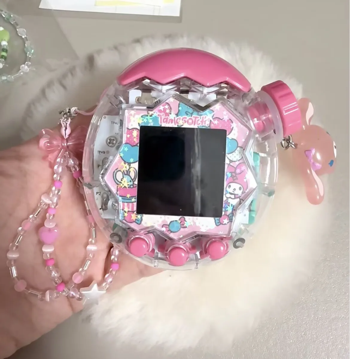 

Набор запасных частей для игрушек Tamagotchi Paradise — серия Pink & Red, включая модные передние и задние кнопки