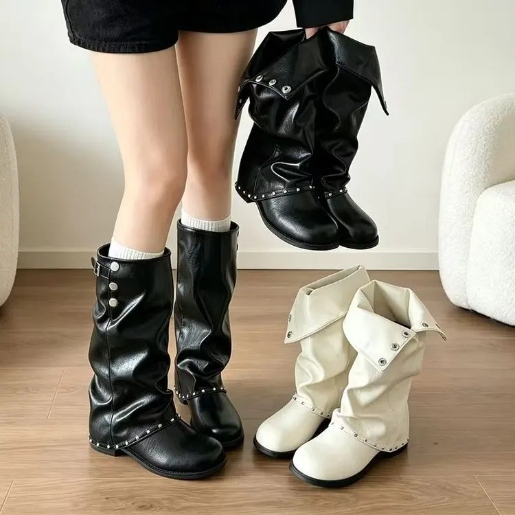 Damen-Stiefeletten mit über dem Knie reichender Länge, Nietenverzierung, lockere Passform, Leder, seitliche Schnalle, runde Zehenpartie, niedriger Absatz, Vintage-Streetwear-Schuhe – Detail 7