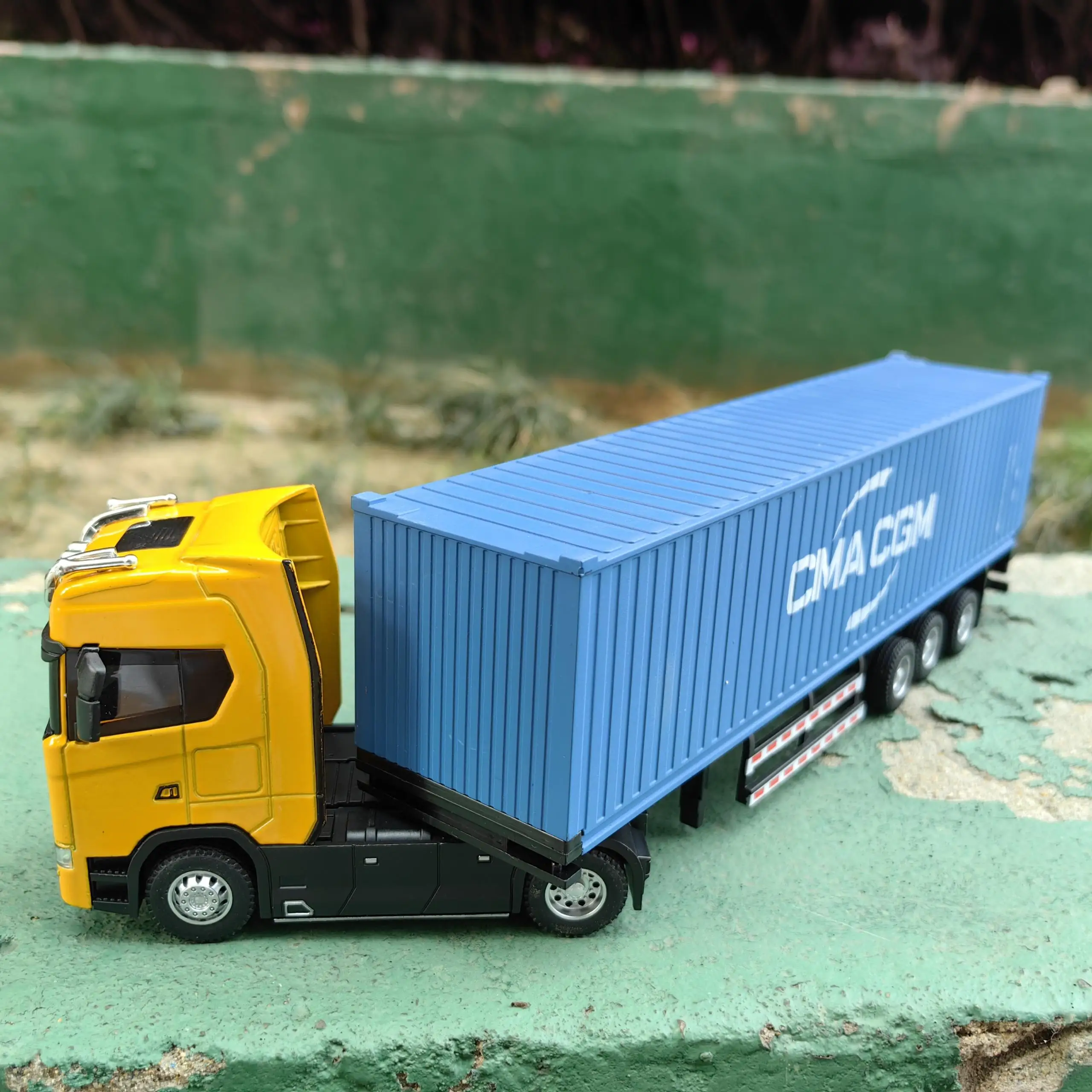 1/50 Simulation Large Truck Toy Car Model Alloy Diecast Transport Container Vehicle Car For Boy Gifts with Sound Light Pull Back