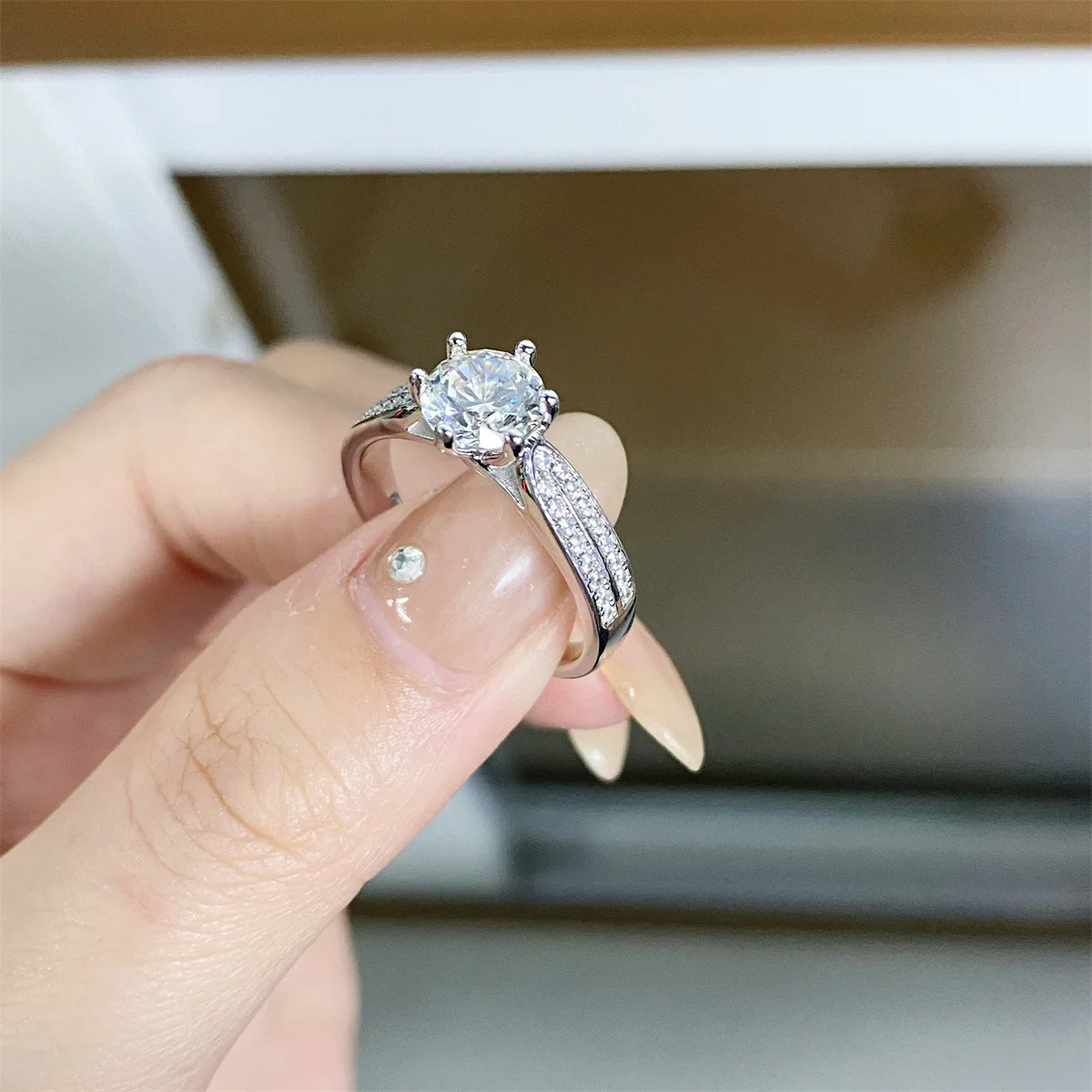 

Luxury 18K white gold solid platinum PT950 Women's Six Claw Star Queen D Color 1 karat Diamond Ring