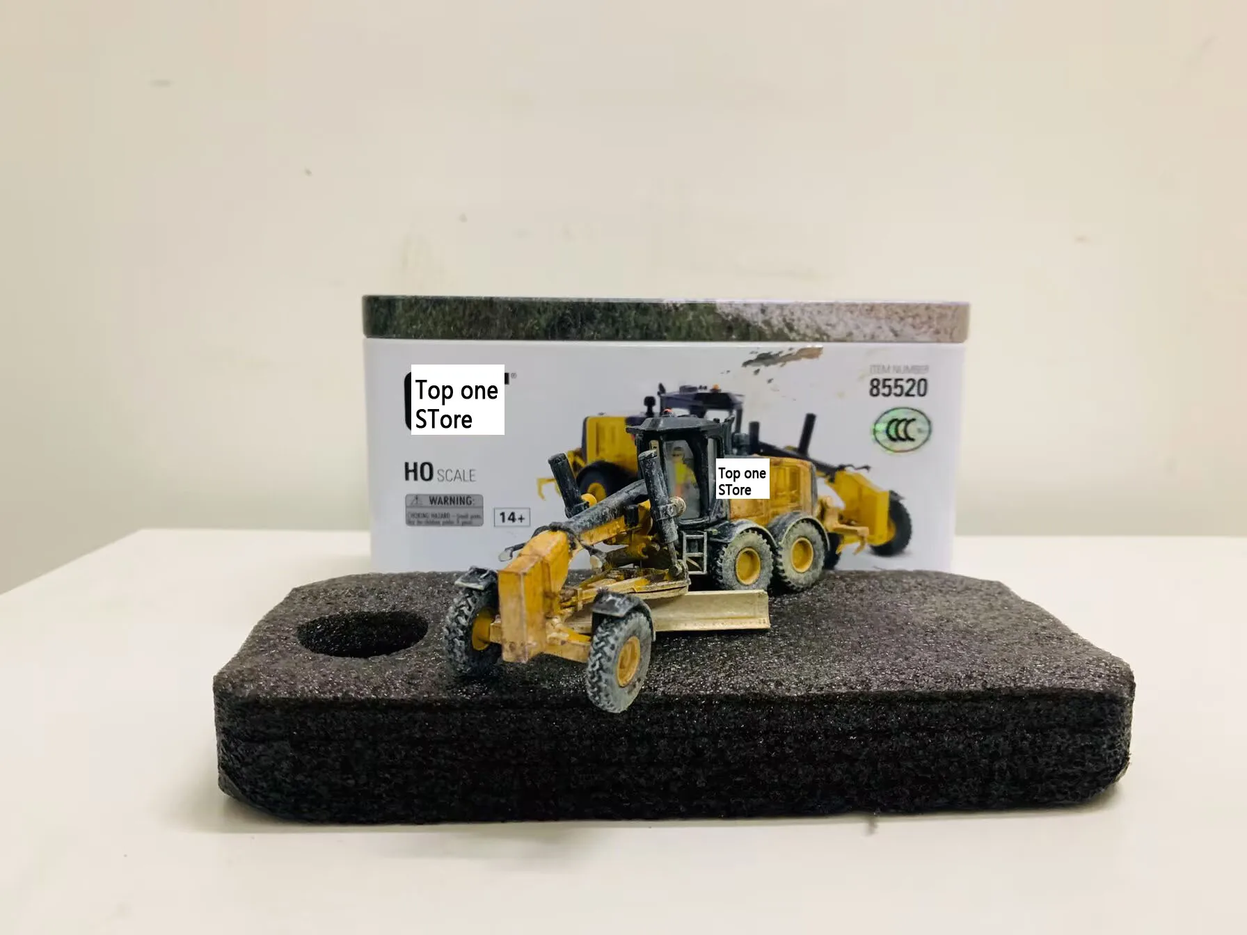 12M3 Motor Grader 1/87 Ho Scale Metal Model Muddy Edition von DieCast Masters 85520, neue Originalverpackung