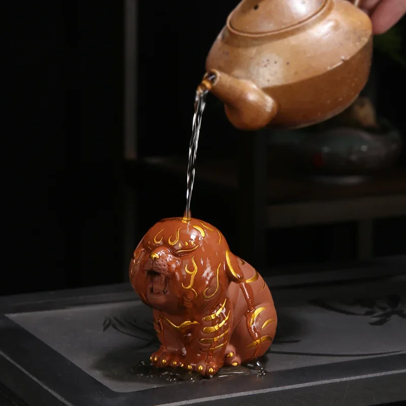 Creative Purple Sand Outline In Gold Tiger Tea Pet Figurine Decoration Lucky Cute Tiger Handmade Tea Art Teaset Sculpture Crafts