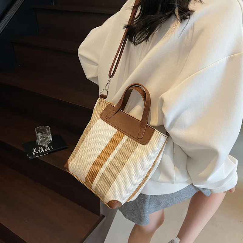 

2025 New Casual Simple Large-capacity Commuter Bag Women's Striped Design Fashion Trend Shoulder Bag