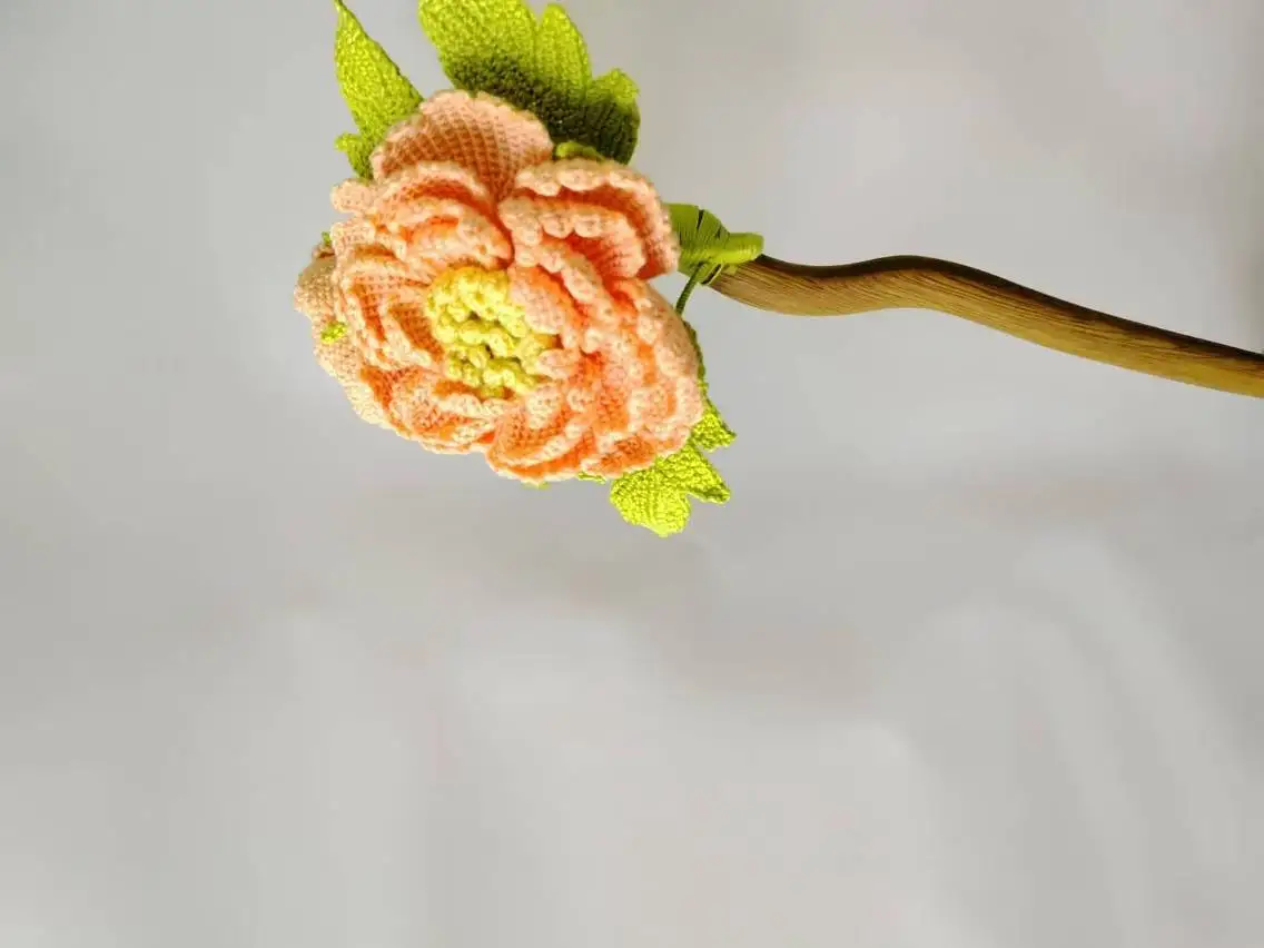 

Green sandalwood hairpin, slightly hooked peony