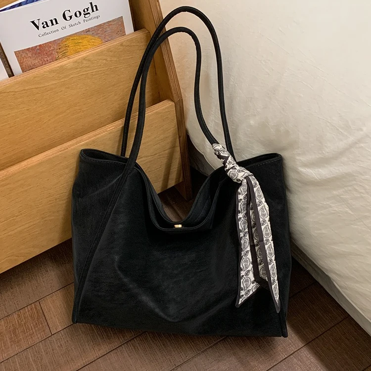 

Women's Hand Bags Crafted From Pond-Printed Leather Boasting Paris Famous Vintage Neat Look