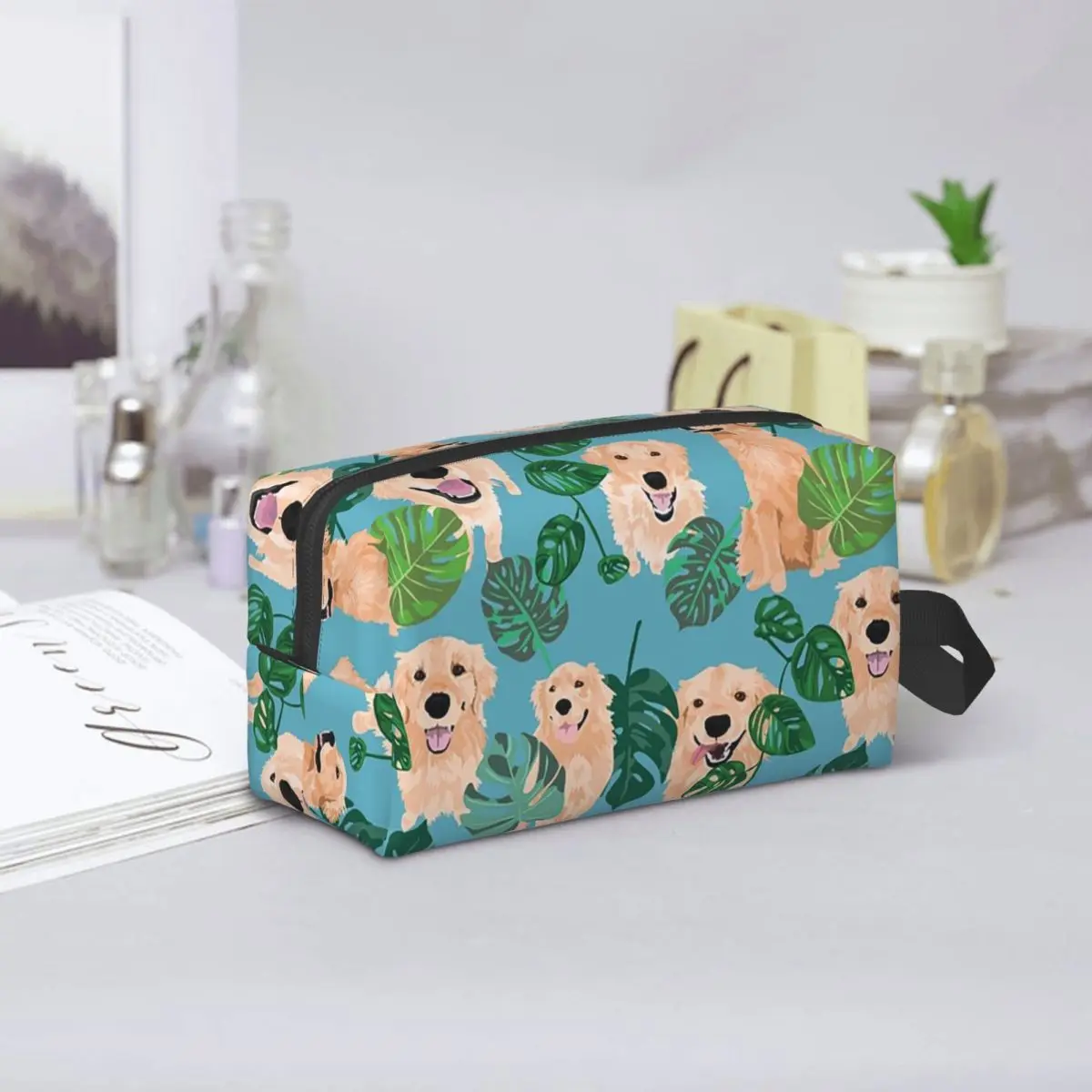 Golden Labrador Retriever Dog Makeup Bag Cosmetic Organizer Storage Dopp Kit Toiletry Cosmetic Bag for Women Beauty Travel