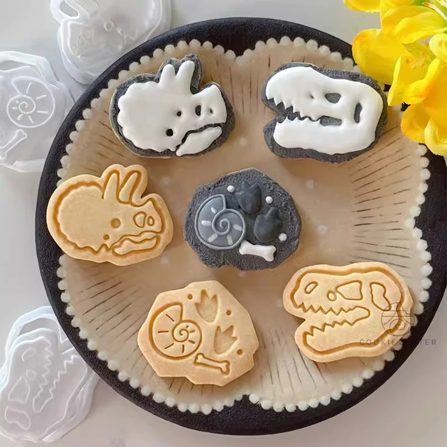 3Pcs/Set Jurassic Period Dinosaur Pattern Cookie Cutter Cute Fossil Shape Biscuit Stamp Icing Cookie Fondant Cake Decoration Too