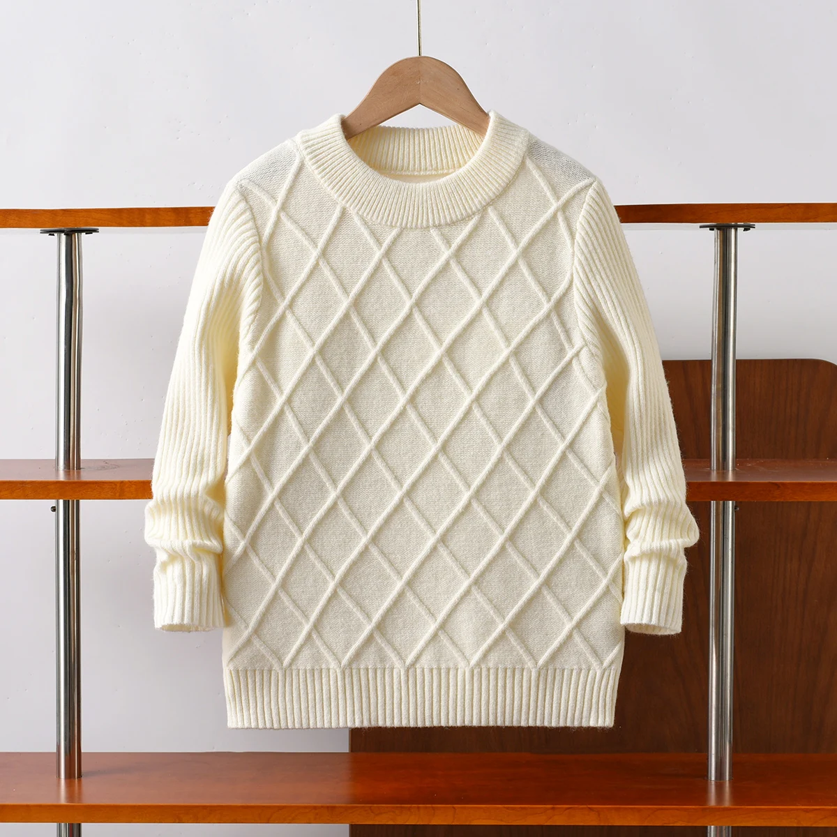 Pull tricoté à grille de diamant de couleur unie de style collégial pour garçons adapté aux loisirs quotidiens au printemps, en automne et en hiver