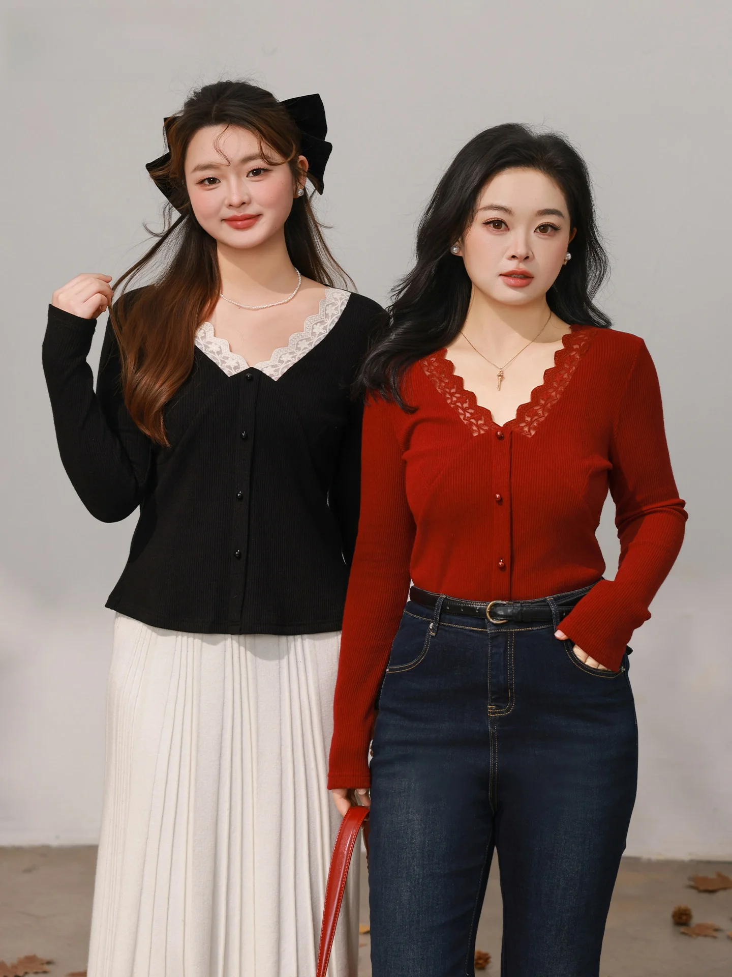 

Женская модная корейская трикотажная футболка больших размеров DM00 с V-образным вырезом и кружевной отделкой, облегающая, для повседневной носки, зимняя базовая модель