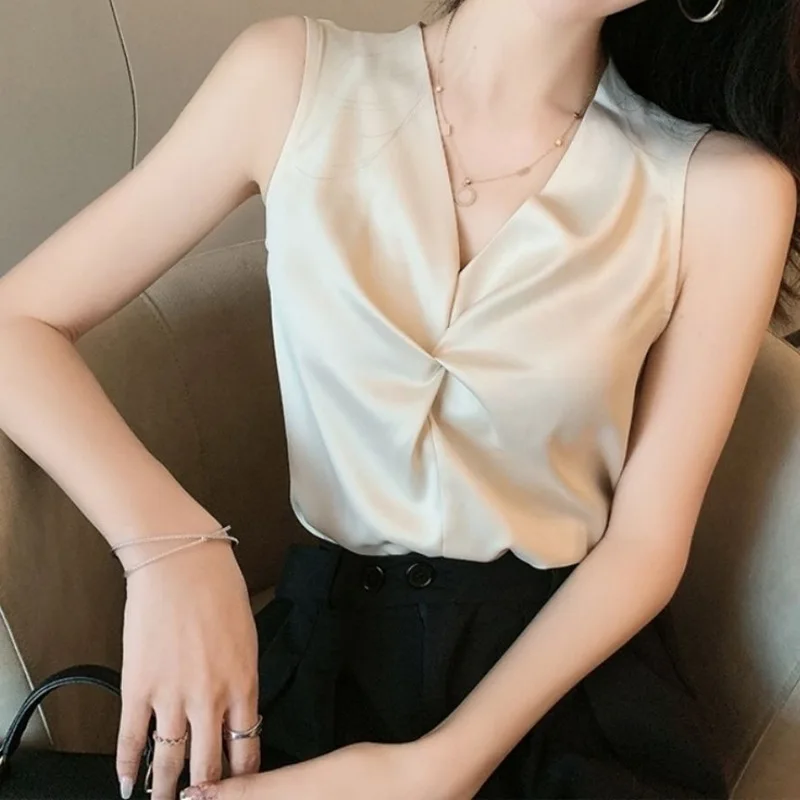 Summer New White V Neck Pleated Shirt Tops Sleeveless Solid Color Off Shoulder Elegant Blouse Temperament Fashion Women Clothing