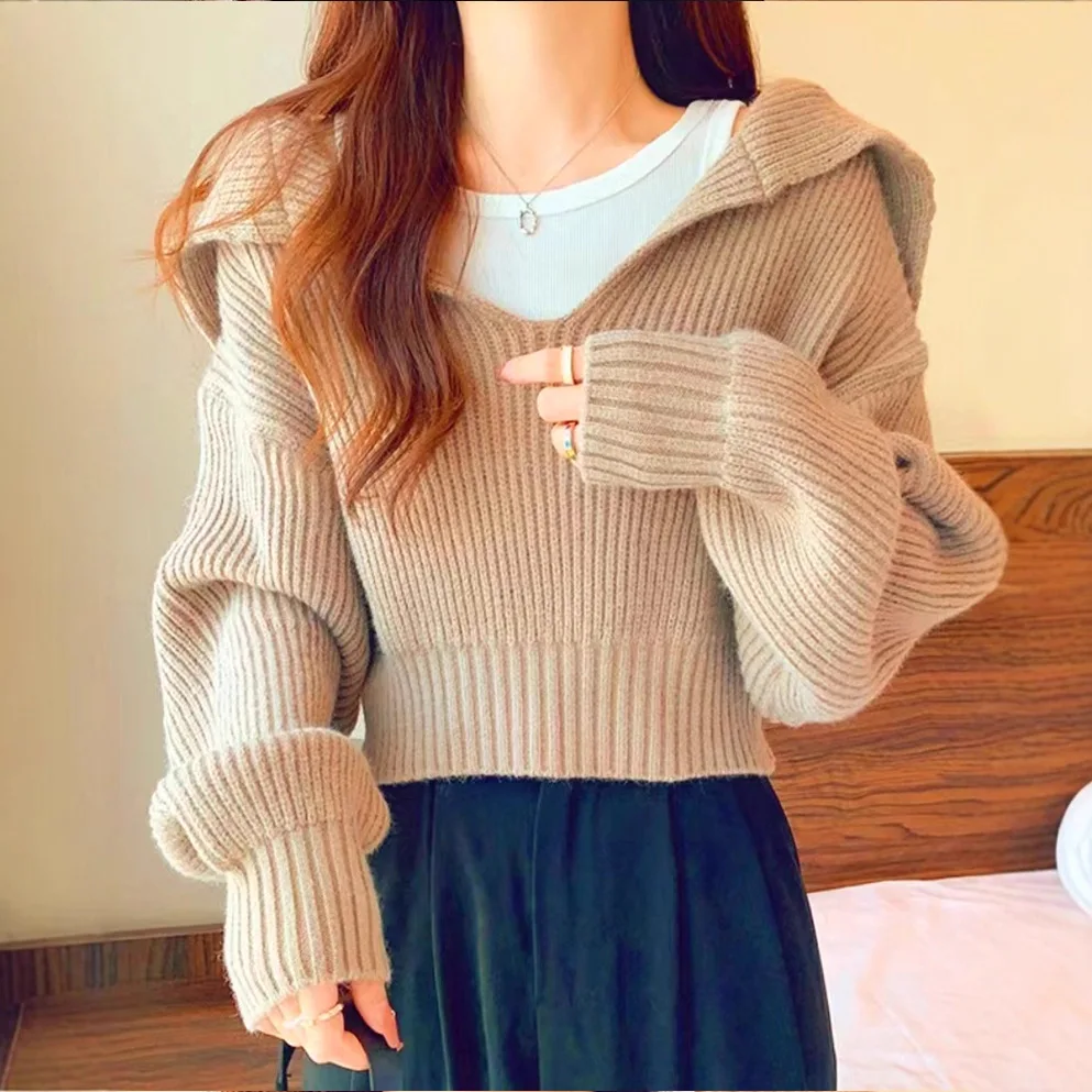 2025 autumn and winter new V-shaped navy neck sweater versatile and thin short knitted top