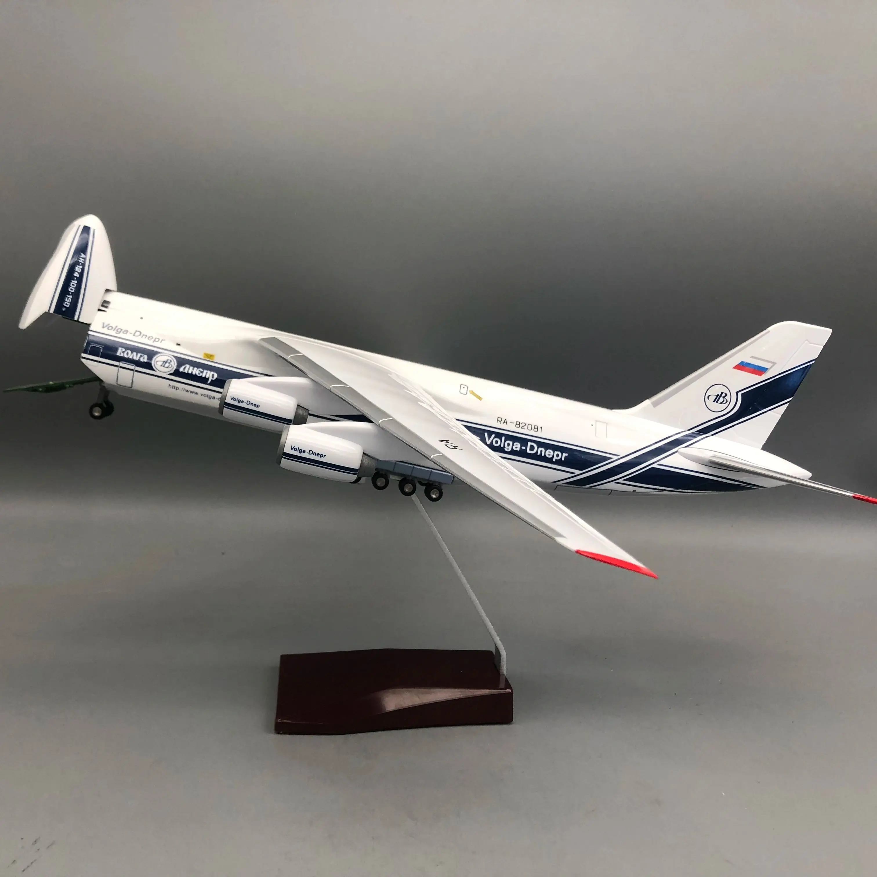 

42cm 1/165 Scale Planes Volga An-124 Transport Aircraft Resin Diecast Airplane Model Toy Gift Aviation Collection For Decoration