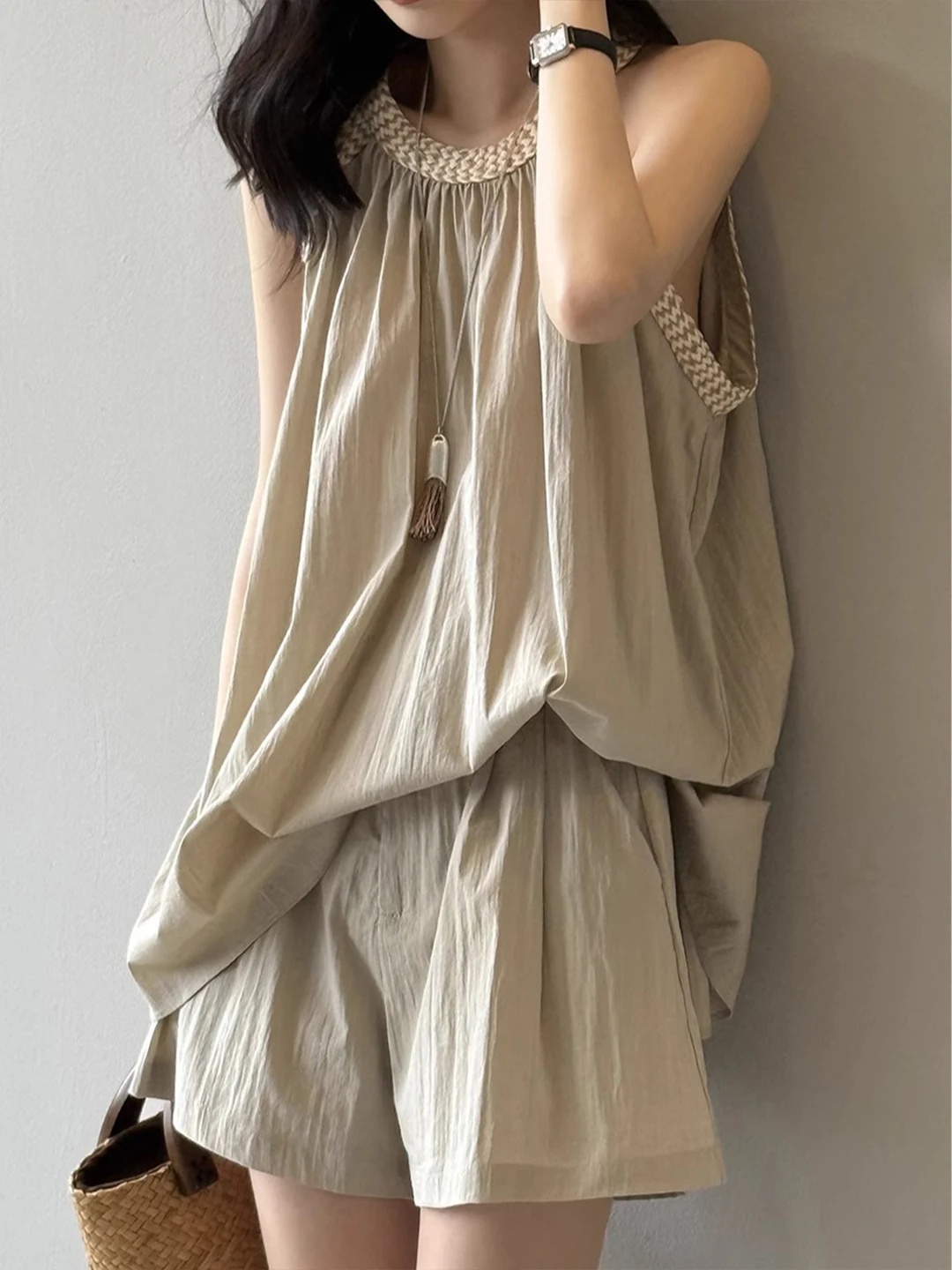 

Fashionable Woven round Neck Hanging Neck Vest And Wide Leg Shorts Casual Two Piece Set for Women Summer Collection 2025