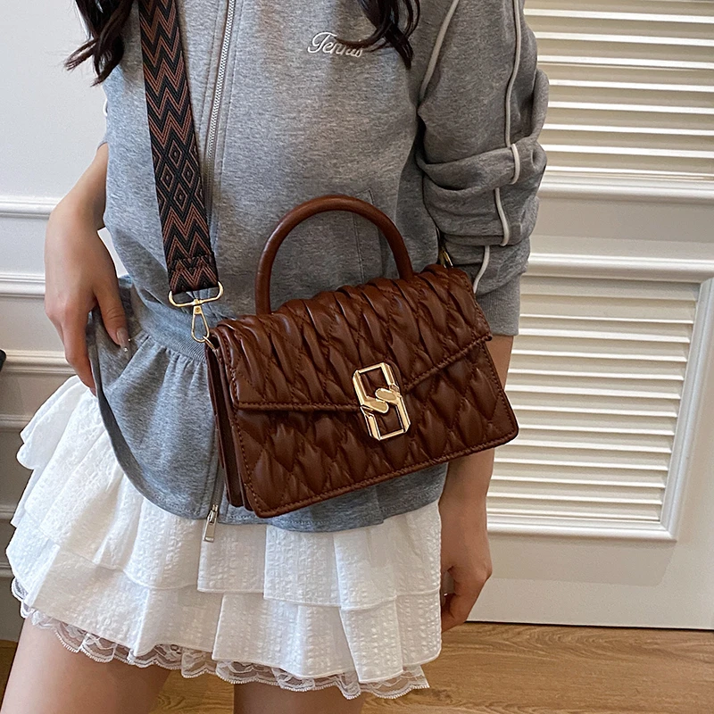 

Designer Crossbody Shoulder Bag - Premium Leather Women's Messenger Handbag with Elegant Chain Strap