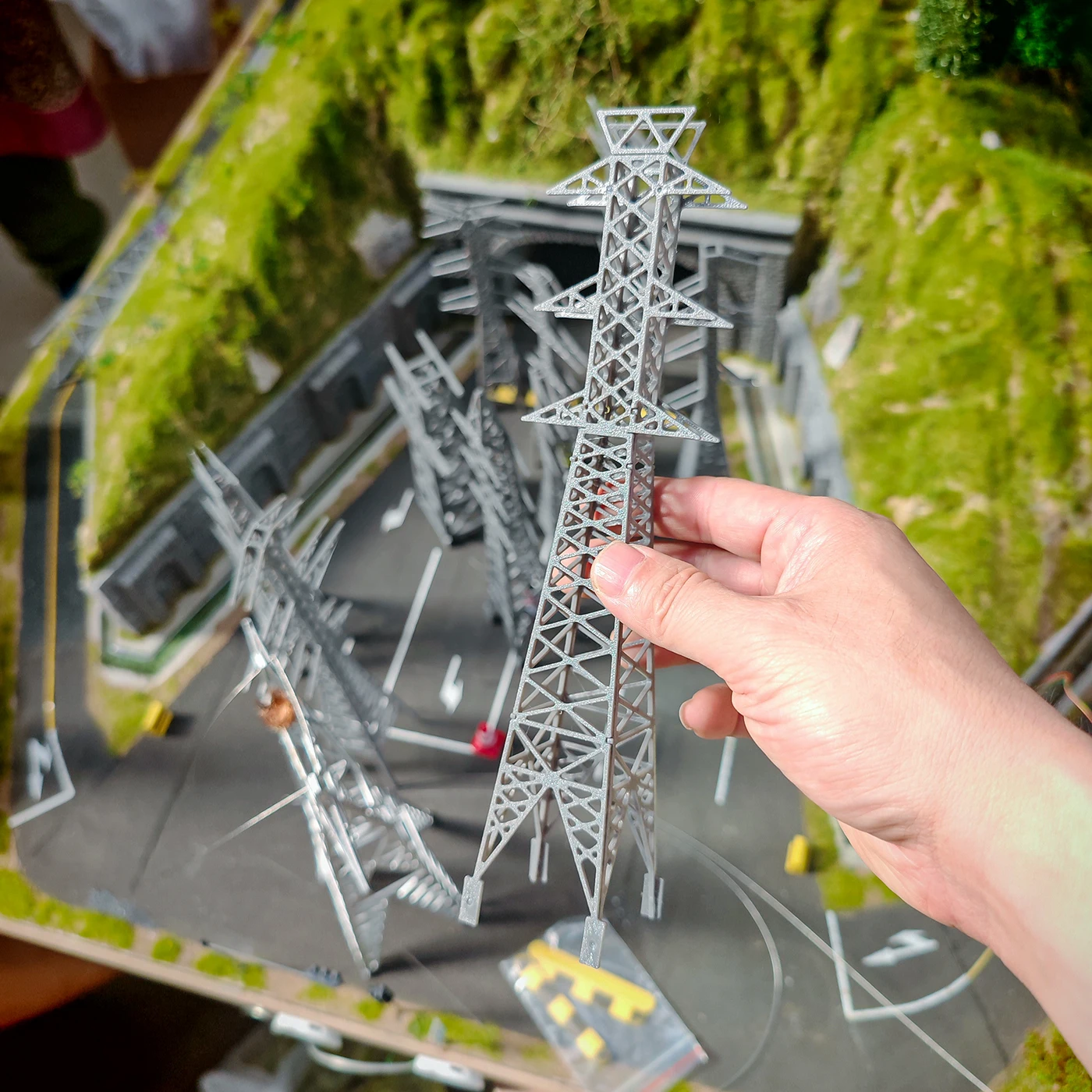 1/200 Maßstab Realistischer Hochspannungs-Elektroturm Mini-Modell für Modelleisenbahn-Diorama Mikrolandschaft Szenerie – Detail 5