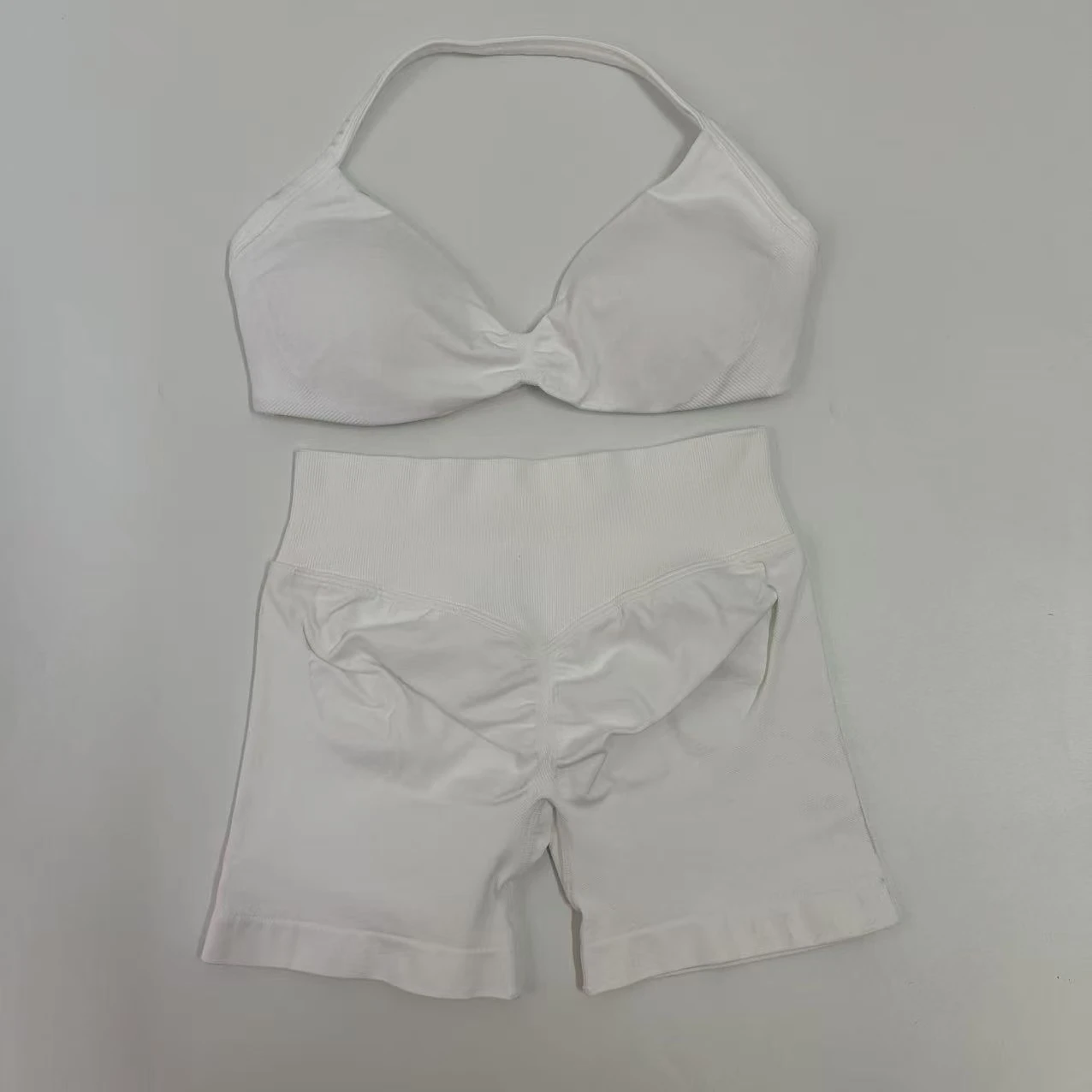브릭 레드