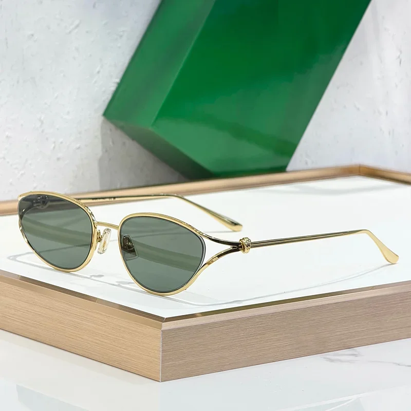 

INS Fashion Niche Gold Cat Eye Sunglasses for Women 2025 Trendy Classical High Street Alloy Solar Glasses for Female