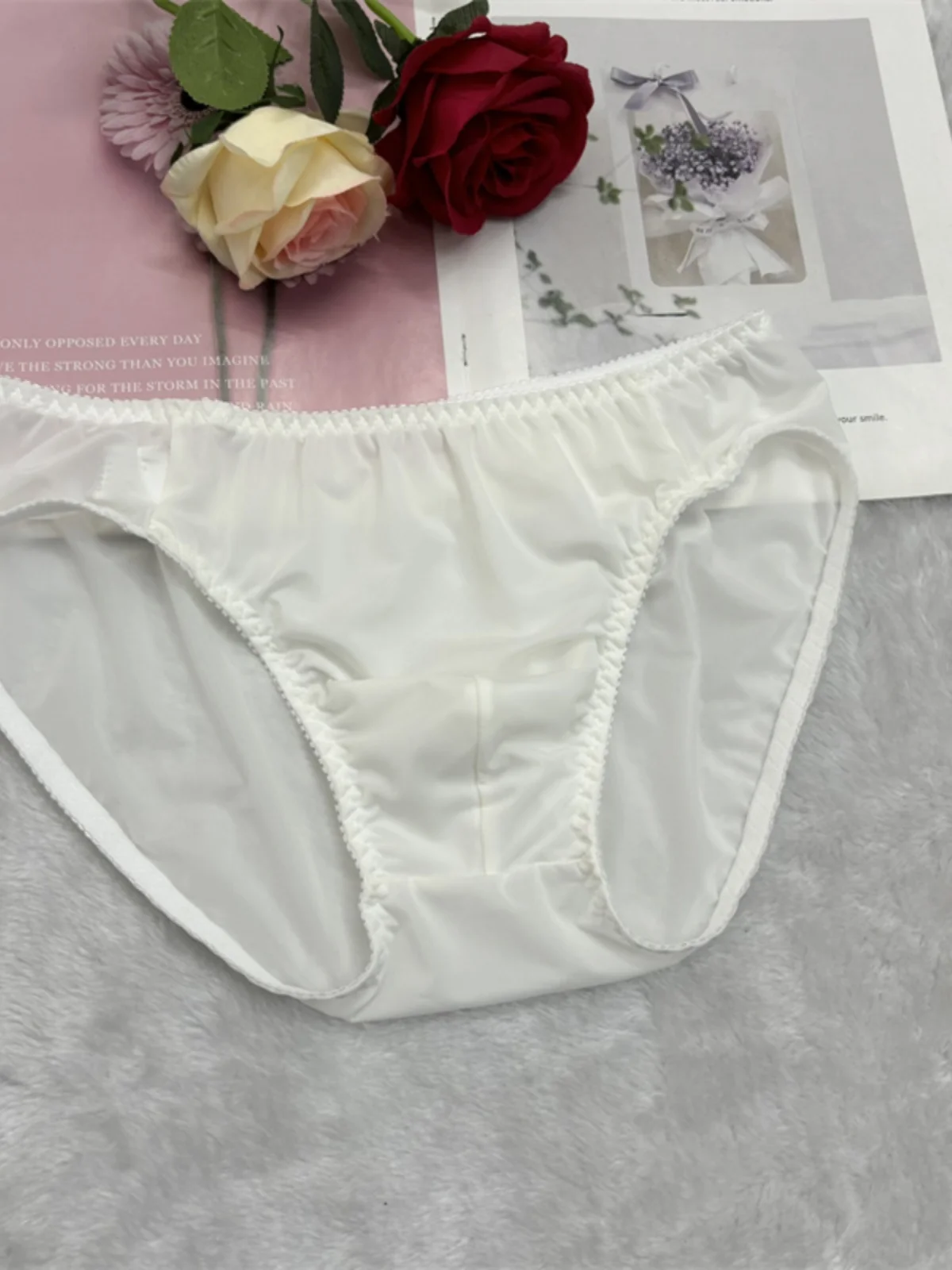 Ultra-Thin Silky Ice Silk Elastic Soft Close-Fitting Fabric Men's Daily Comfort Lace Underwear Breathable Briefs Briefs