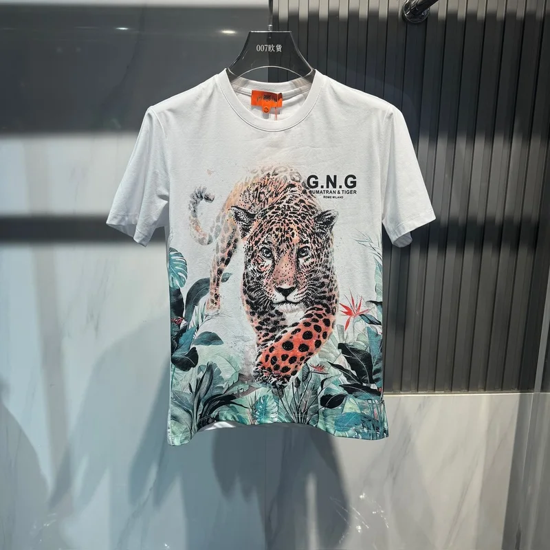 

Summer 2025 new styles of men's clothing from Europe and America Short sleeve Diamond embossed cheetah print T-shirt