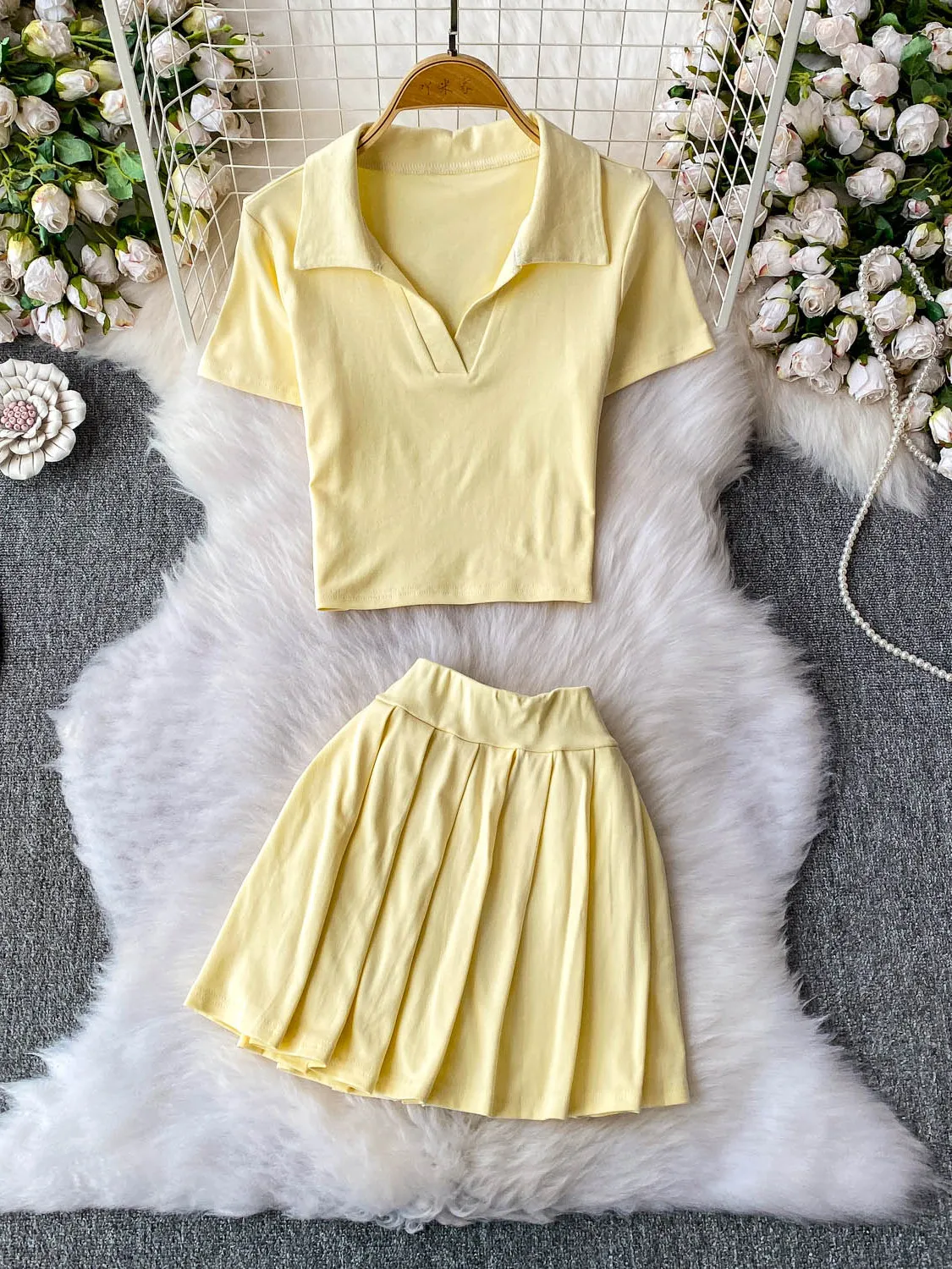 

Sexy Collared T-irt ort Knitted Top And Skirt Two-Piece Set High Waist Slimming Pleated Skirt for Young Women 8-25 Years...