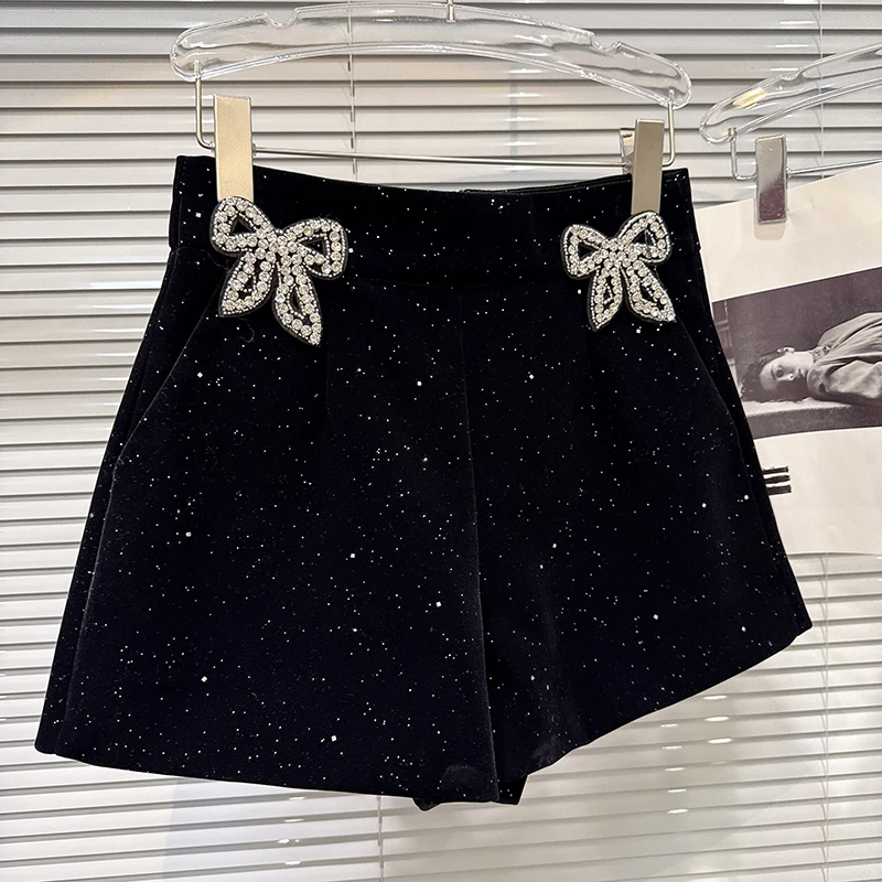 2025 Herfst Winter Nieuwe Franse Stijl Socialite Water Diamant Boog Decoratie Vrouwen Temperament Veelzijdige Fluwelen Shorts