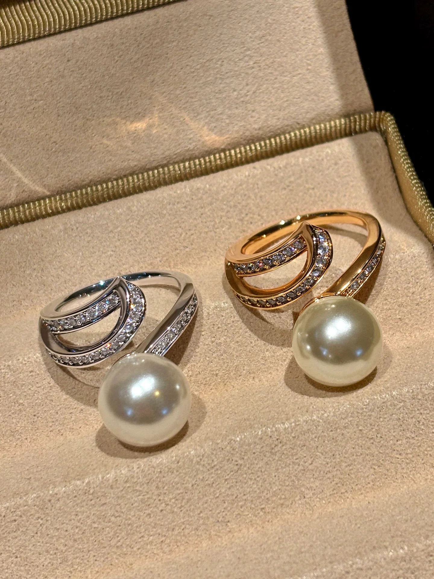 Exquisite Spiral Open Ring for Women Row Inlaid Cubic Zirconia Simulated White Luster Pearl Light Luxury Index Finger Ring