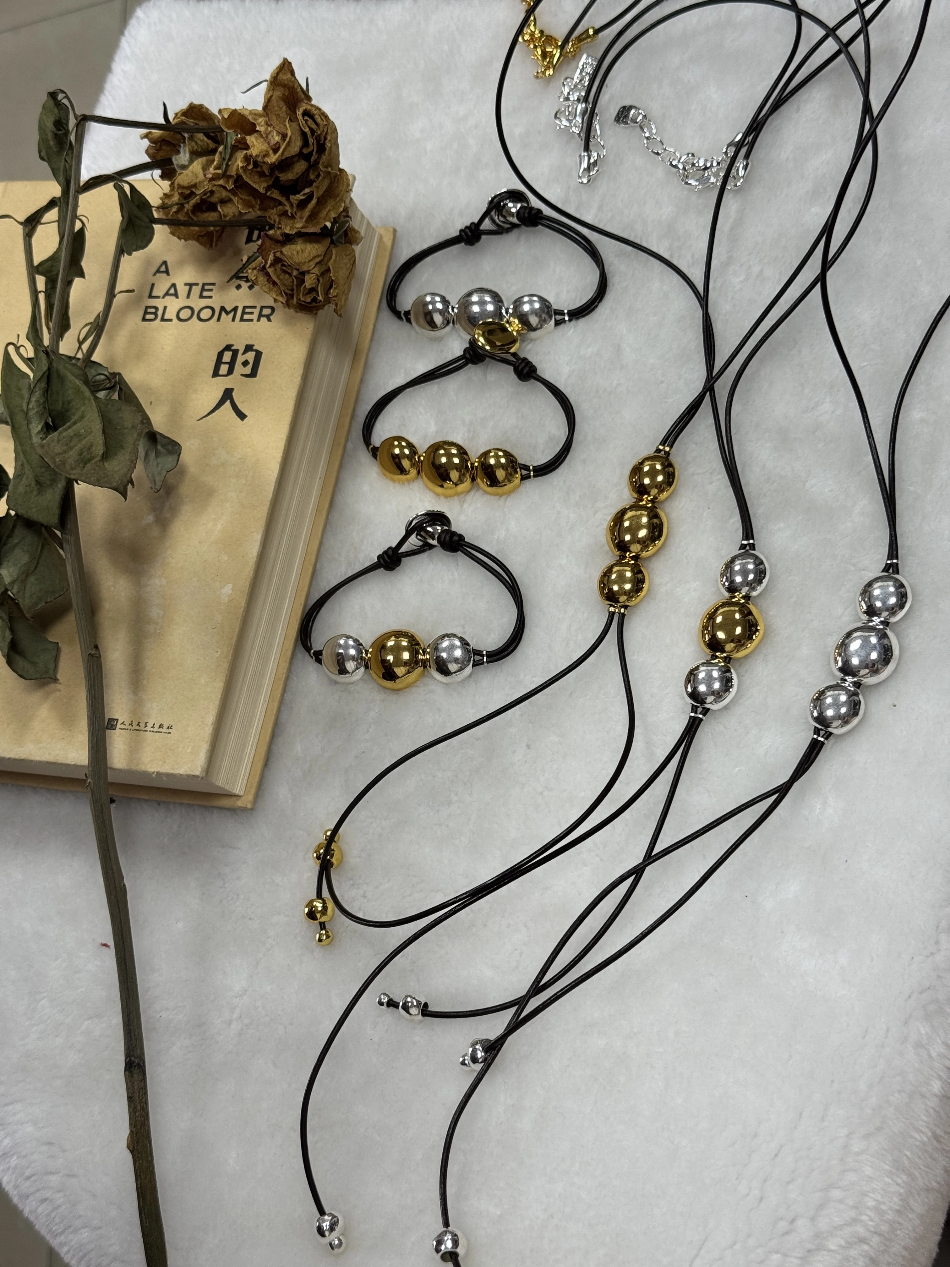 

Stylish UNOde50 Necklace 24K Gold & Silver - Luxury Feel At Budget-Friendly Cost