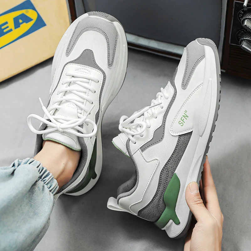 أحذية رياضية كاجوال للرجال، أحذية رياضية خارجية كبيرة الحجم من جلد البولي يوريثان مسطحة، مضادة للانزلاق ومقاومة للاهتراء ومريحة برباط