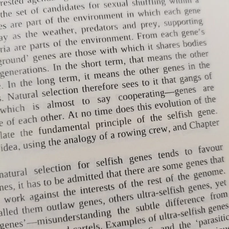 The Selfish Gene 40th Anniversary Edition By Richard Dawkins Paperback English Book