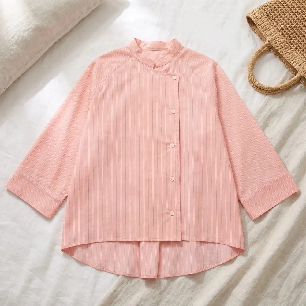 Gestreiftes, lockeres Hemd, elegantes Oberteil mit mittellangen Ärmeln und Knöpfen, europäisch-amerikanischer Stil, asymmetrische, lässige Bluse für Damen – Detail 5