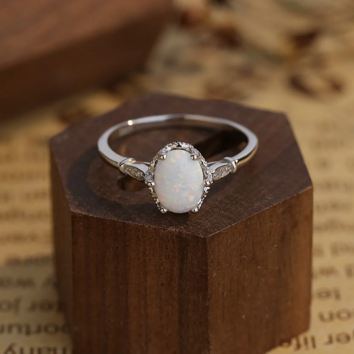 Hot selling S925 Silver Natural Gemstone White Aobao Ring with Round Surrounding Fashion Ring for Women