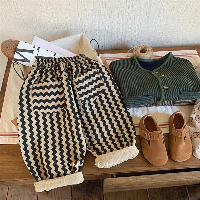 

Новое корейское издание, однотонные повседневные модные брюки для мальчиков и младенцев, японские штаны, детские штаны, весна-осень 2023 г.