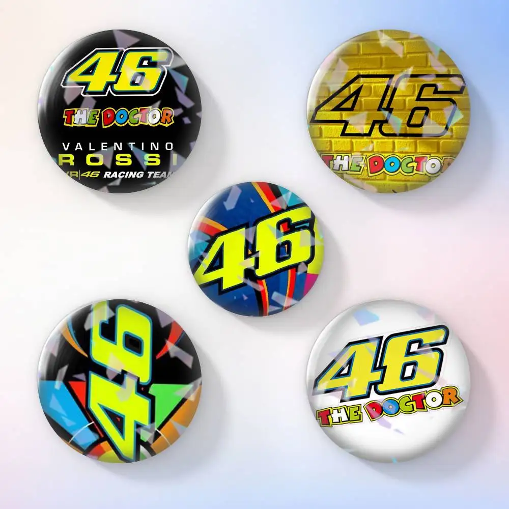 Broche Metálico de Valentino Rossi Moto 46, Pin Decorativo de Moda para Sombrero, Bolso, Ropa, Regalo, Souvenir