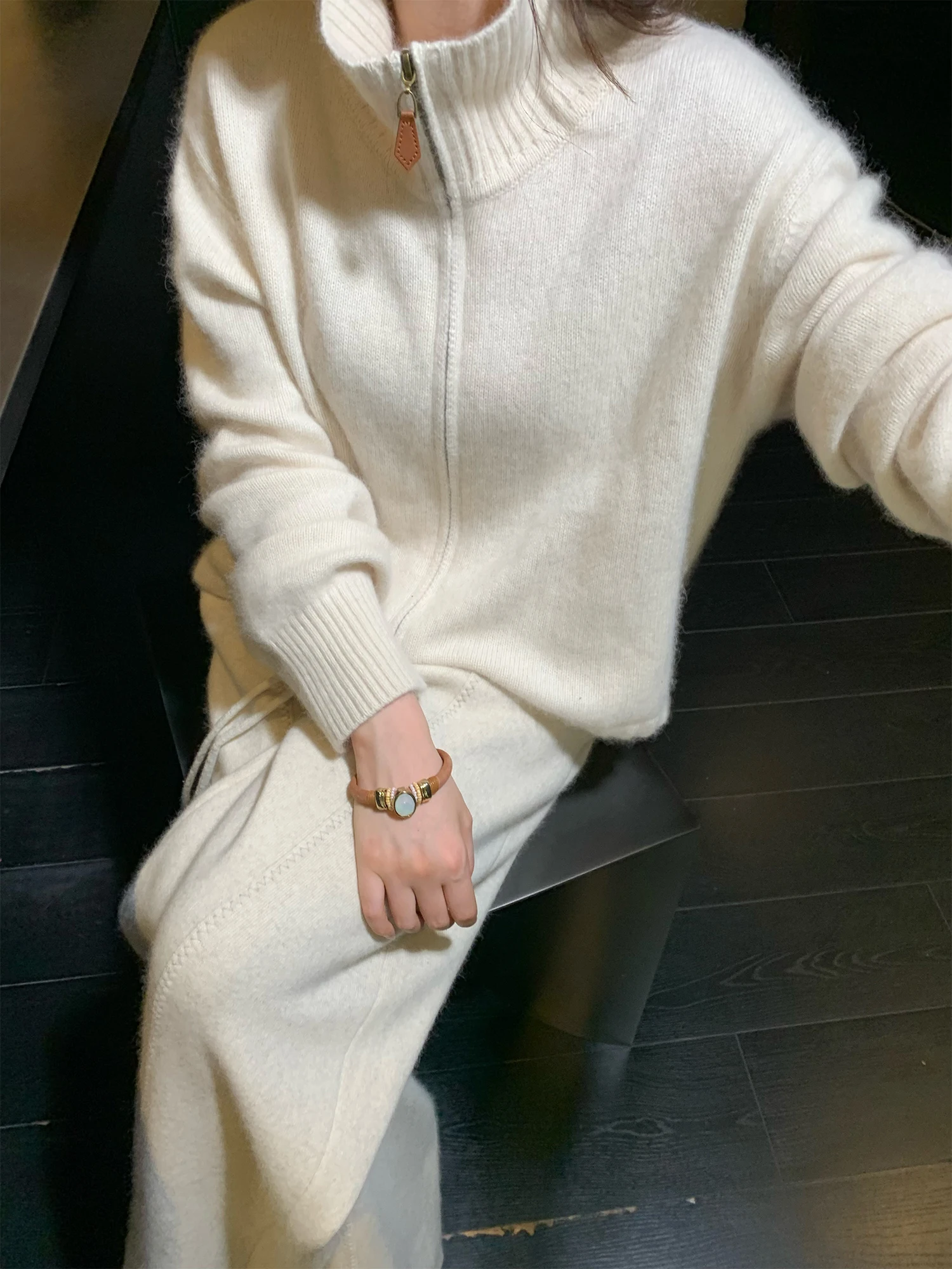 

Женский модный комплект из двух предметов: брюки с широкими штанинами и воротником на молнии, свободный крой, повседневный стиль, дышащая ткань, осенняя коллекция