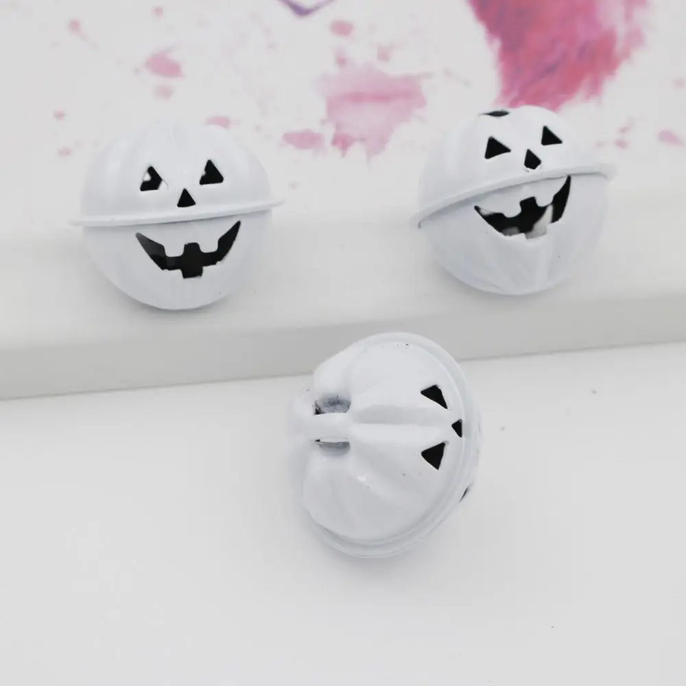 Cute Funny Hanging Ornaments Pendant Wind Chime Material Pumpkin Head Shape Metal Bell Kid Gift Pumpkin Bells Halloween Decor