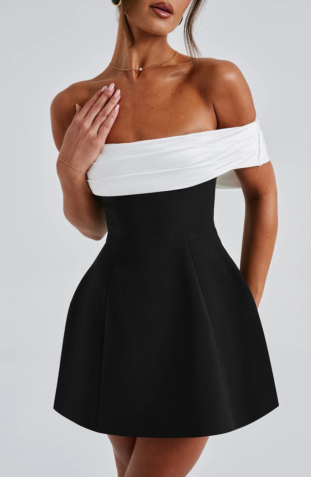 Off Shoulder Black White Mini Dress Large White Bow Back A-Line Dresses Women Elegant Cocktail Wedding Guest Party Vestidos