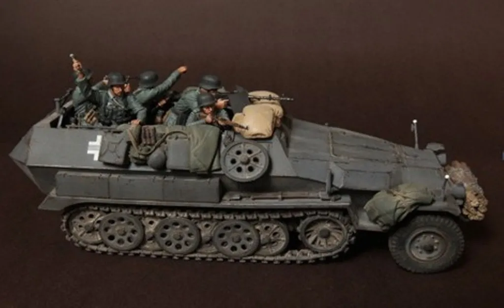 1:35 Scale Die-cast Resin Tank Soldiers 5 Character Scenes Need To Be Assembled And Colored By Themselves