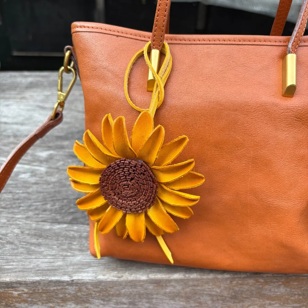 Top-grain leather sunflower charm, bag pendant, sunflower ornament, simulated flower bag charm, luggage and bag accessory