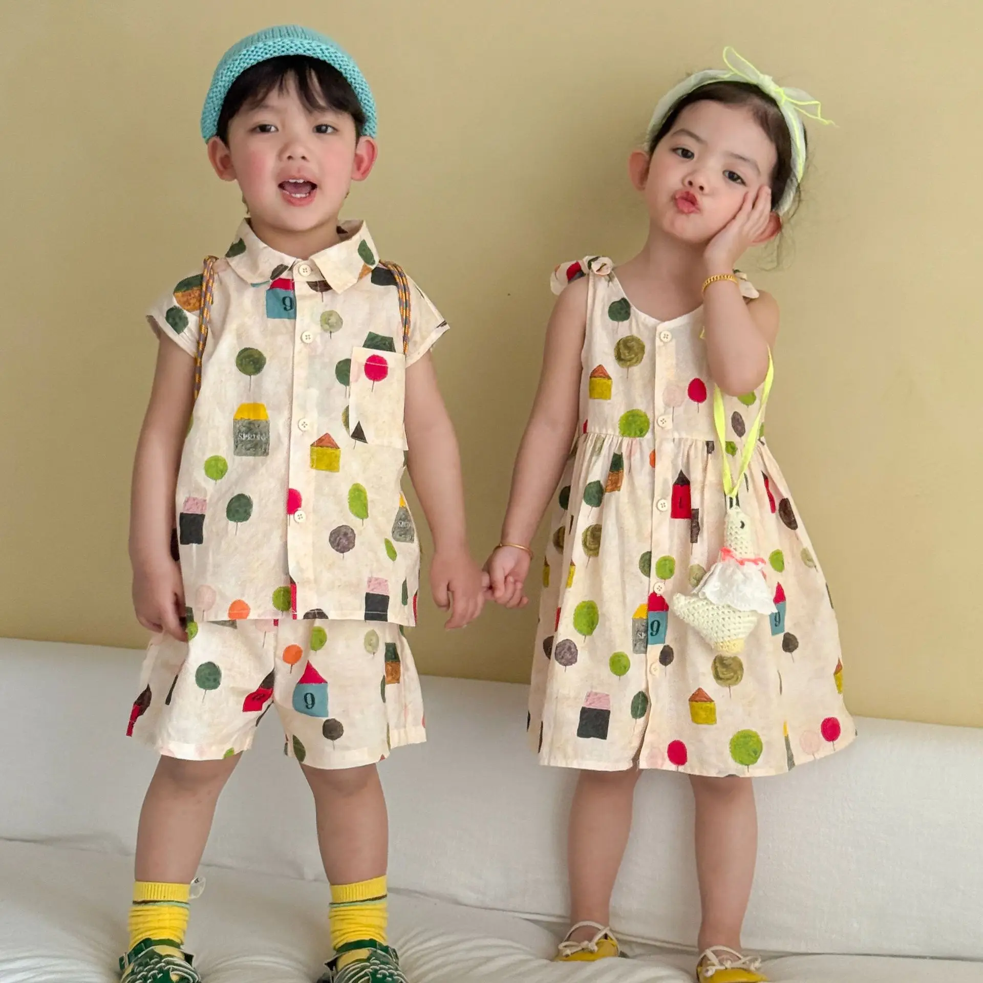 2026 Sommer Neue Kinder Bruder und Schwester Outfits Jungen Hemden mit Revers + Shorts 2-teiliges Set Mädchen Weste Kleid Kleinkinder Kleidungsset