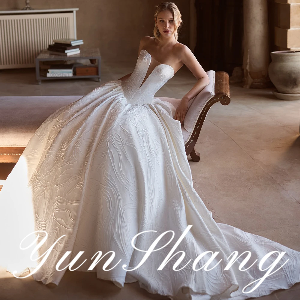 

YunShang Customized Strapless BallGown Wedding Dress TexturedFabric DeepVNeck CorsetTop Train MinimalistElegant PremiumStyle Ind