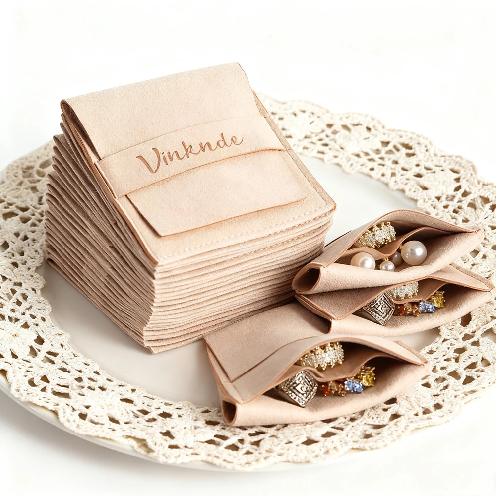 

50 шт., персонализированный логотип, сумка для ювелирных изделий из микрофибры, отдельно защищает баннер с клапаном, замшевые мешочки, кольцо, серьги, браслет, кулон