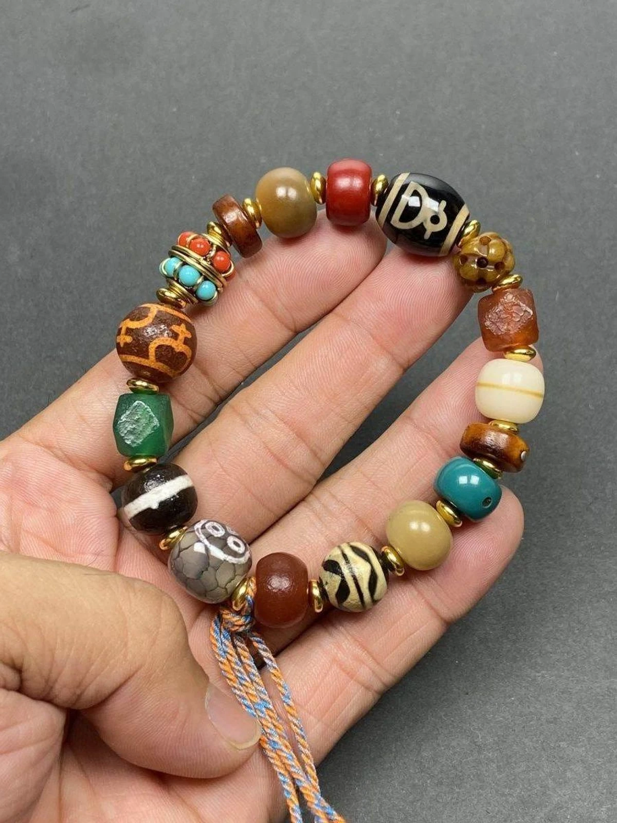 natural-tibetan-three-eyed-agate-buddha-beads-bracelet-ethnic-tibetan-jewelry-agate-multi-treasure-hand-bracelet