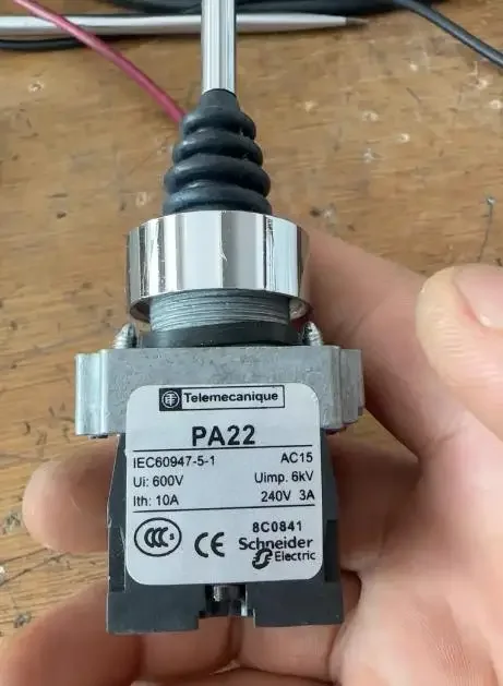 

Cross Switch XD2PA22CR