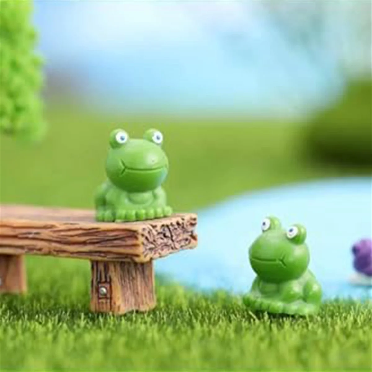 N38R_Mini Frogs 100 Pack, Mini Frog Garden Decor, Green Frog Figurines