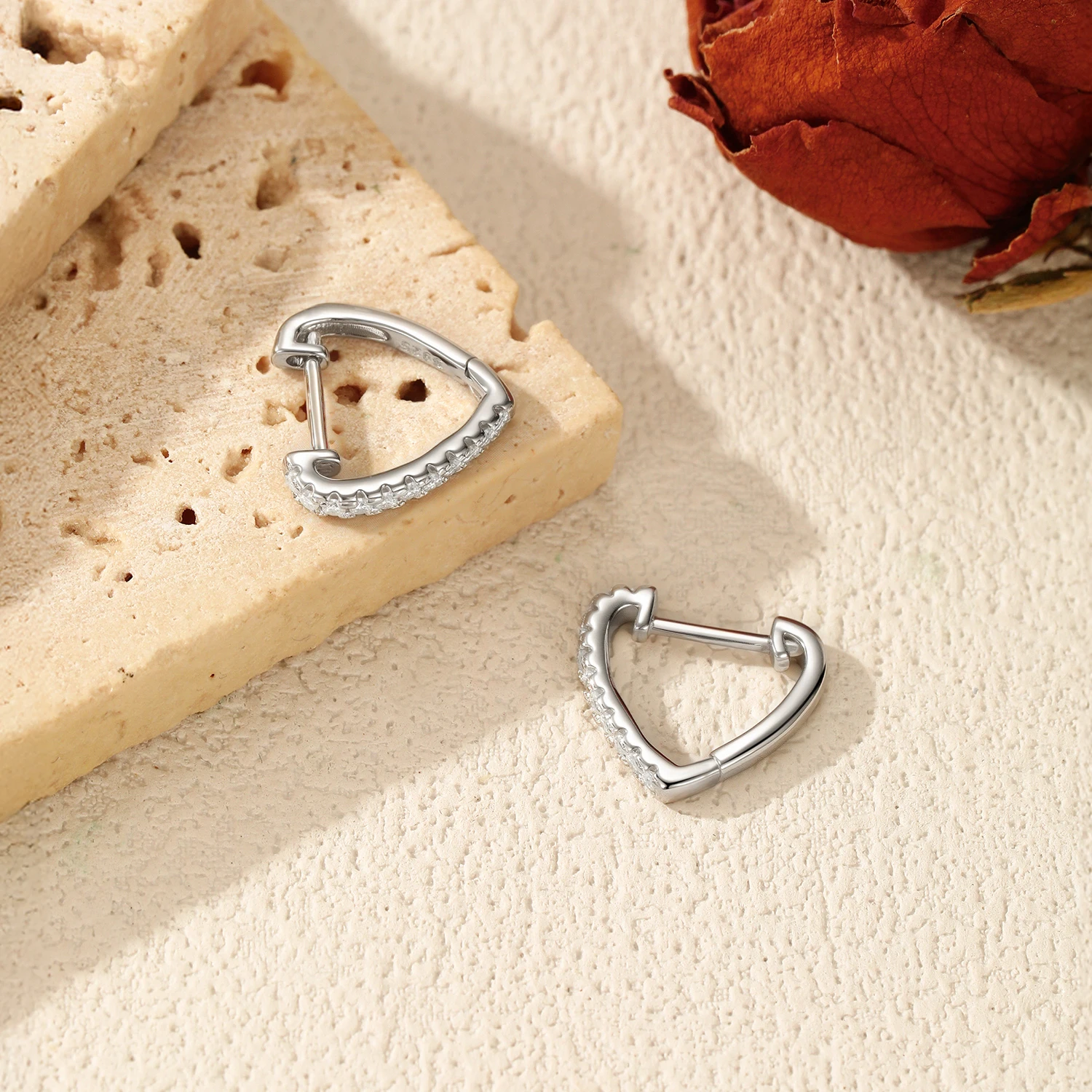 موديان 925 فضة رومانسية القلب تصميم الأذن مشبك D اللون مويسانيتي هوب أقراط للنساء يؤرخ غرامة مجوهرات