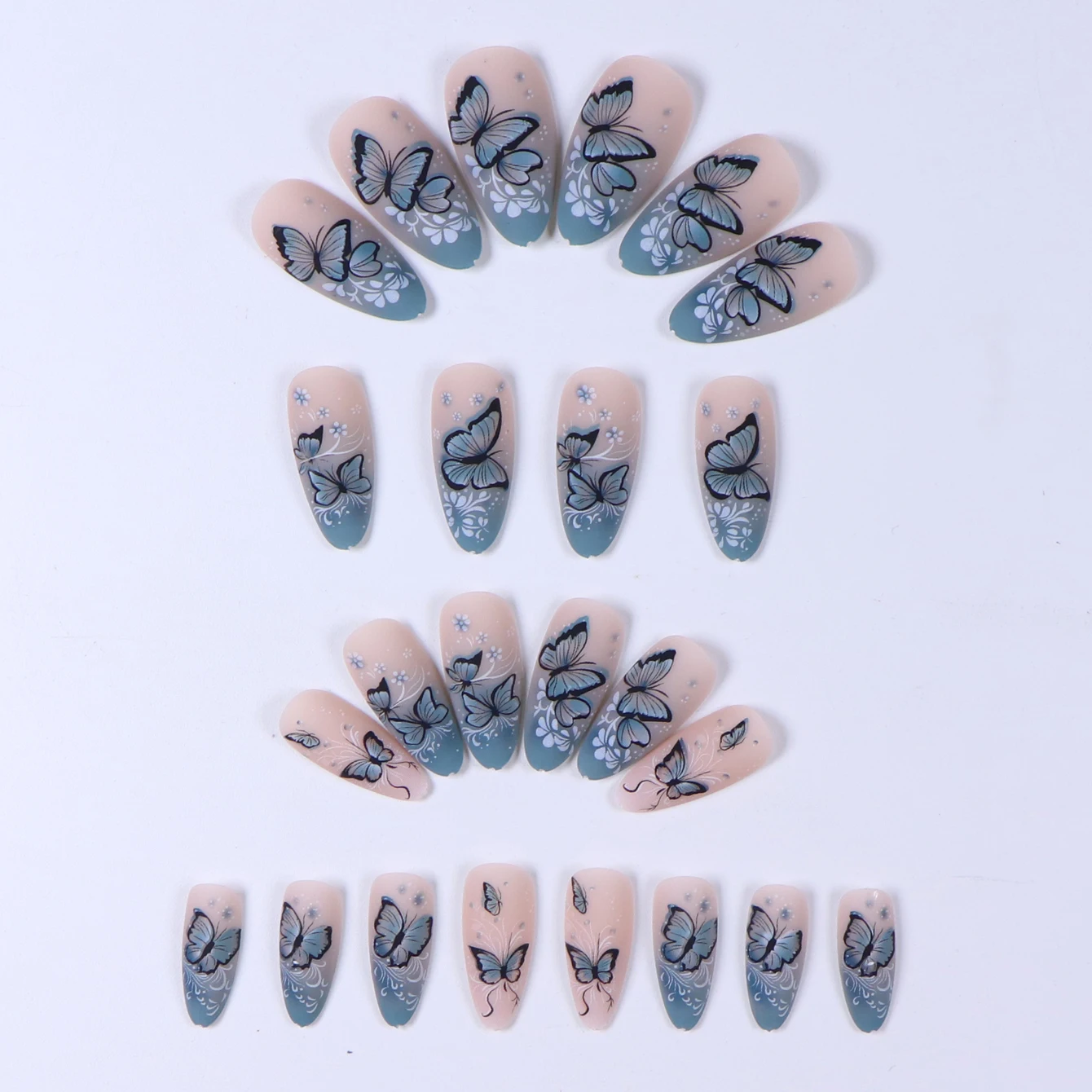 24PCS blauwe balletvormige nepnagels, blauw vlinderpatroon, blauwe bloemenpatroondecoratie, delicaat en elegant, geschikt voor