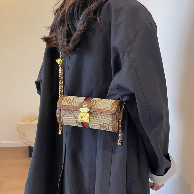 

2026 Luxury Brand Designer Bag High-End Stylish Small Bag New Fashion Versatile Chain Crossbody Bag Niche Texture Shoulder