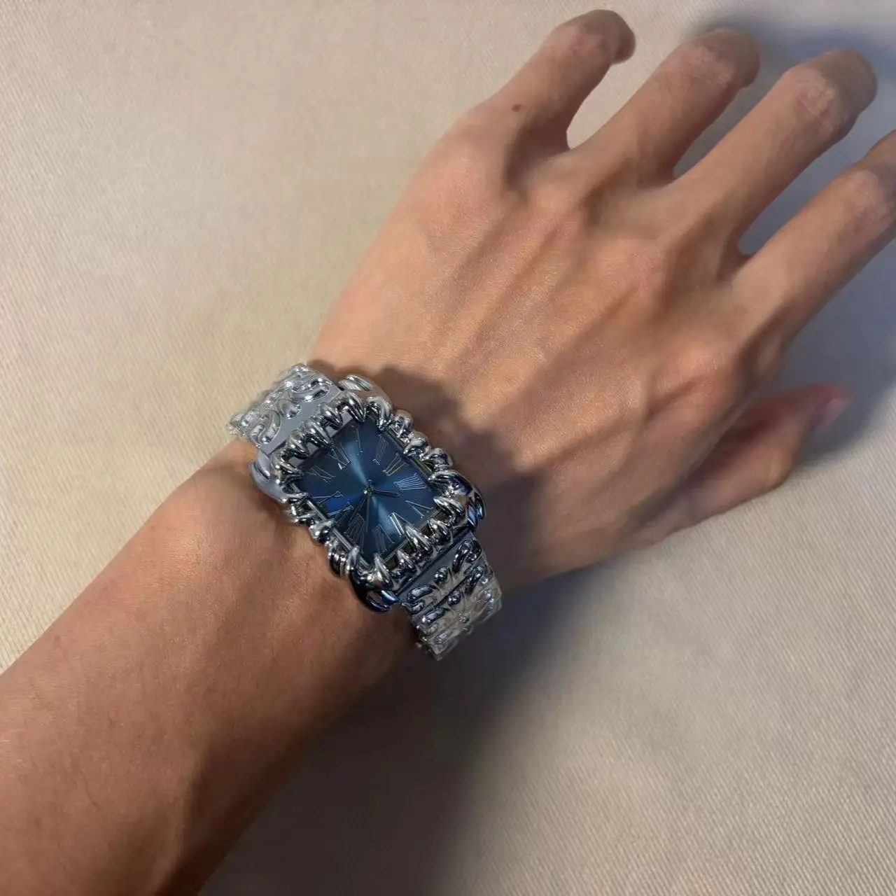 Y2K Claw shaped Square Watch Men's and Women's Gothic Style Bracelet Quartz Watch Waterproof niche Aesthetic Timepiece Watch