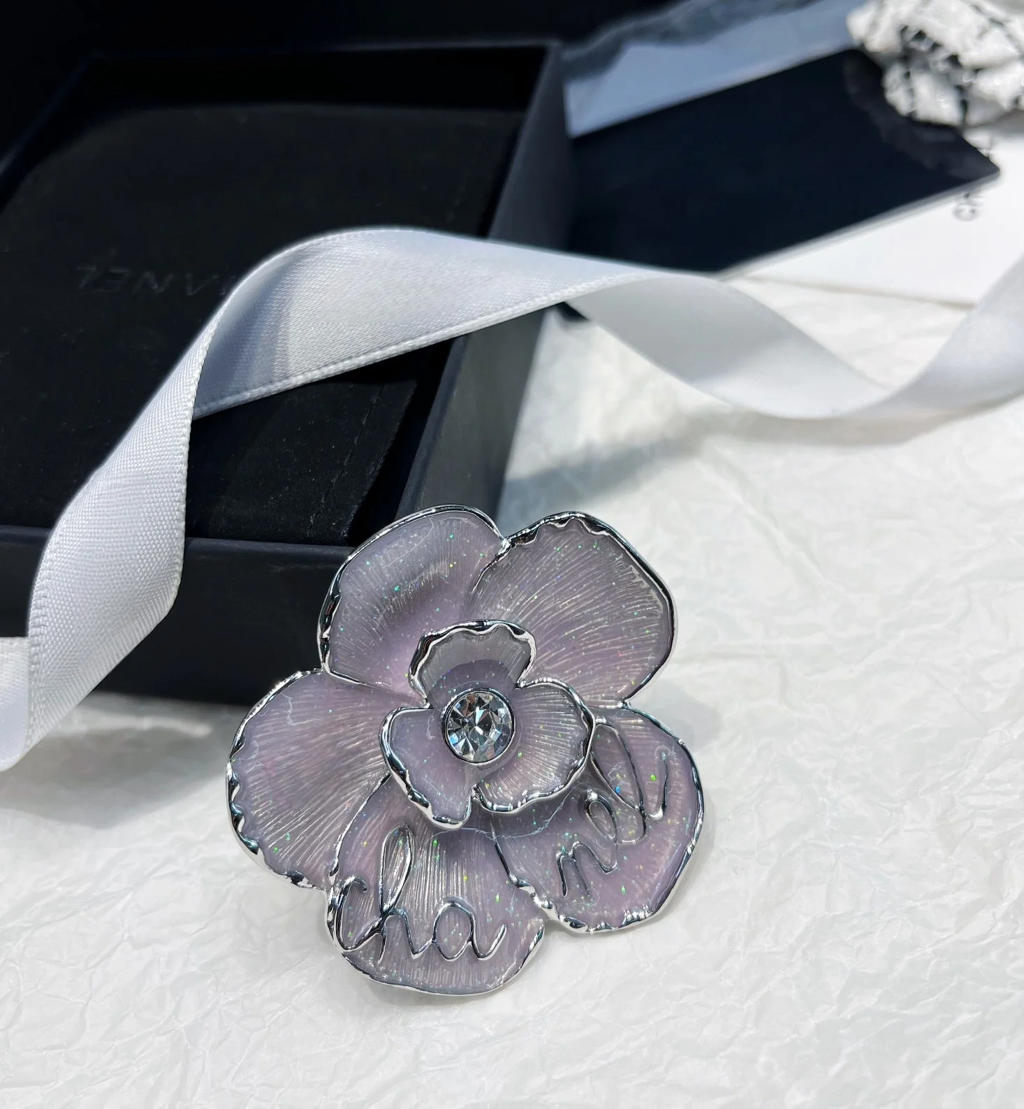 

New European and American style heavy industry palace style flower brooch